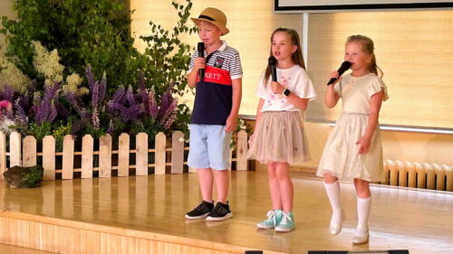 Skaistkalnes tautas nama bērnu popgrupa "Domino"